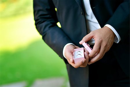 Wedding rings in box Photographie de stock - Aubaine LD & Abonnement, Code: 400-08096051