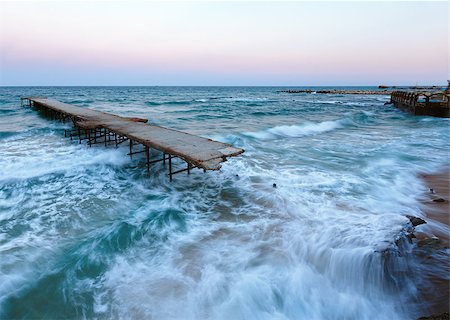 simsearch:400-07248217,k - Evening sea storm and ruined pier (Black Sea, Bulgaria). Foto de stock - Royalty-Free Super Valor e Assinatura, Número: 400-08096865