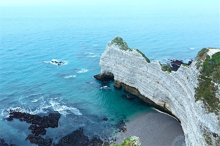 simsearch:400-07825329,k - One of the natural cliffs in Etretat, France. March 2014 Foto de stock - Super Valor sin royalties y Suscripción, Código: 400-08097202