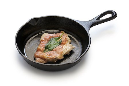 sauteeing - saltimbocca alla romana ( cooked veal, prosciutto and sage ) on skillet Photographie de stock - Aubaine LD & Abonnement, Code: 400-08098184