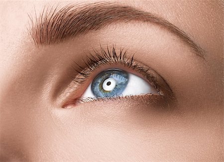 simsearch:400-07974101,k - Close up blue eye with makeup looking at the side, macro shot with perfect skin Foto de stock - Royalty-Free Super Valor e Assinatura, Número: 400-08093455