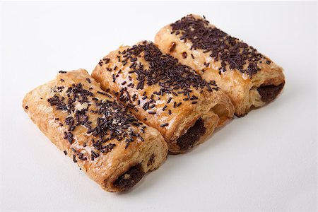 simsearch:400-08093809,k - Closeup of a pain au chocolat or napolitana. Isolated on a white background Foto de stock - Super Valor sin royalties y Suscripción, Código: 400-08093810