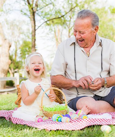 paille (décoration) - Loving Grandfather and Granddaughter Coloring Easter Eggs Together on Picnic Blanket At The Park. Photographie de stock - Aubaine LD & Abonnement, Code: 400-08093924