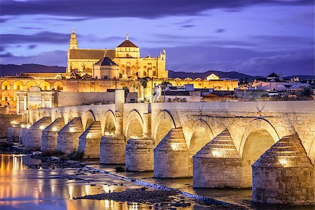 simsearch:400-07044305,k - Cordoba, Spain view of the Roman Bridge and Mosque-Cathedral on the Guadalquivir River. Foto de stock - Super Valor sin royalties y Suscripción, Código: 400-08107487