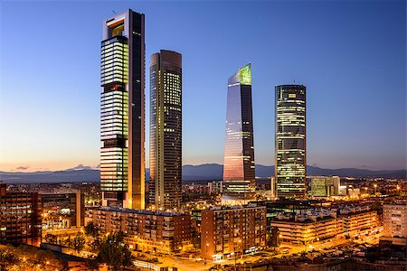 paseo de la castellana - Madrid, Spain financial district skyline at twilight. Foto de stock - Super Valor sin royalties y Suscripción, Código: 400-08107496