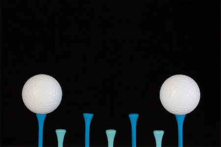 simsearch:400-07218310,k - Golf balls and wooden tees on a black background Fotografie stock - Microstock e Abbonamento, Codice: 400-08107653