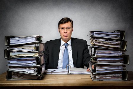 simsearch:640-03264416,k - Overworked depressed businessman with lot of files on his desk Photographie de stock - Aubaine LD & Abonnement, Code: 400-08109790