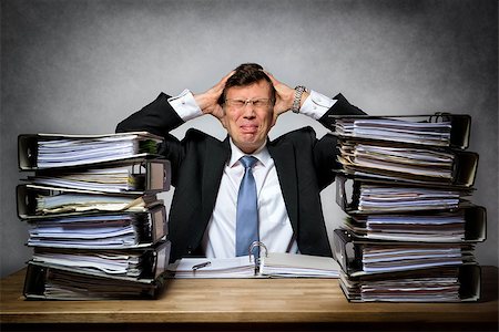 simsearch:640-03264416,k - Overworked stressed businessman with lot of files on his desk Photographie de stock - Aubaine LD & Abonnement, Code: 400-08109791