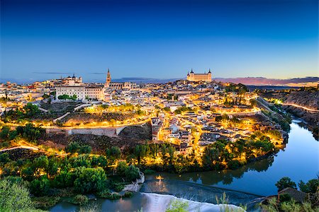 simsearch:400-08861624,k - Toledo, Spain old town skyline. Photographie de stock - Aubaine LD & Abonnement, Code: 400-08114010