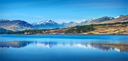 simsearch:400-08114103,k - Scottish Highlands Landscape. Mountain range reflections on a lake in Scotland ona  sunny day. Foto de stock - Royalty-Free Super Valor e Assinatura, Número: 400-08114105