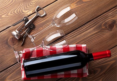 simsearch:400-07933837,k - Red wine bottle, glasses and corkscrew on wooden table background. Top view Stockbilder - Microstock & Abonnement, Bildnummer: 400-08114332