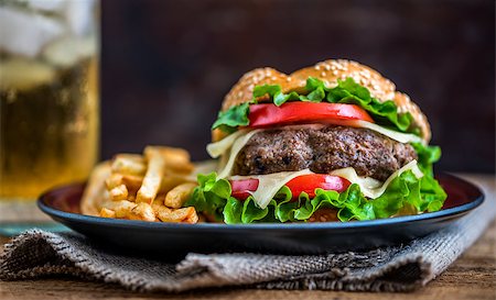 Closeup of Homemade Hamburger with Fresh Vegetables and Drink with Ice in Background Photographie de stock - Aubaine LD & Abonnement, Code: 400-08115134