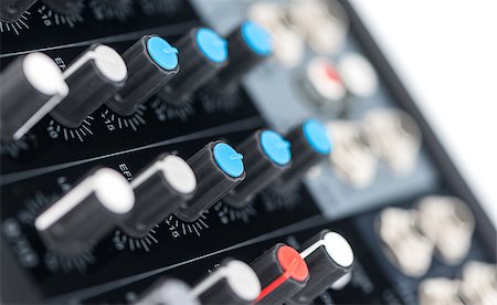 simsearch:685-02940297,k - Detail of a Professional Mixing Console. Music Device. Foto de stock - Royalty-Free Super Valor e Assinatura, Número: 400-08115895