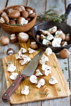 simsearch:400-08011809,k - Fresh raw portabello mushrooms with knife on chopping desk omold wood background Photographie de stock - Aubaine LD & Abonnement, Code: 400-08110265