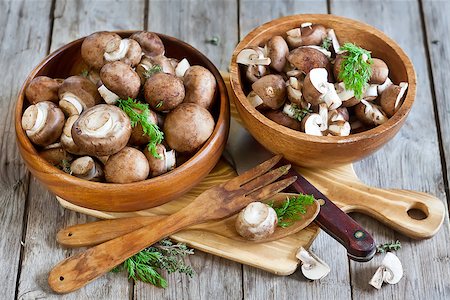 simsearch:400-08011809,k - Fresh raw portabello mushrooms with knife in wooden bowls on old wood background Photographie de stock - Aubaine LD & Abonnement, Code: 400-08110267