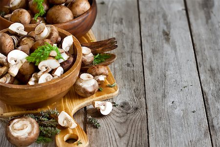 simsearch:400-08011809,k - Fresh raw portabello mushrooms with knife in wooden bowls on old wood background Photographie de stock - Aubaine LD & Abonnement, Code: 400-08110268