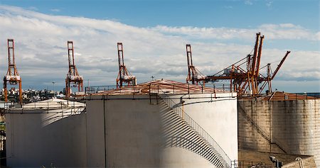 simsearch:400-07779600,k - Oil tanks on the Perama port Stockbilder - Microstock & Abonnement, Bildnummer: 400-08110369