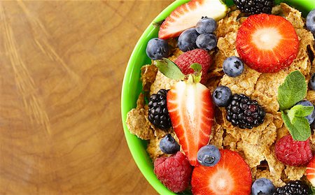 simsearch:400-08110674,k - homemade granola muesli with berries (strawberries, raspberries, blueberries) for breakfast Stockbilder - Microstock & Abonnement, Bildnummer: 400-08110361