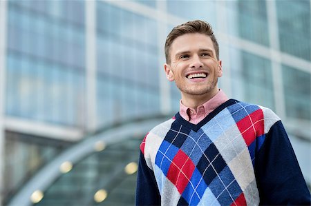 simsearch:400-08110461,k - Smart guy standing in front of glass building Foto de stock - Super Valor sin royalties y Suscripción, Código: 400-08110506