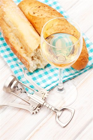 simsearch:400-08074810,k - White wine and bread on white wooden table Photographie de stock - Aubaine LD & Abonnement, Code: 400-08110731