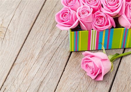 simsearch:400-08110734,k - Valentines day background with gift box full of pink roses over wooden table with copy space Stock Photo - Budget Royalty-Free & Subscription, Code: 400-08110733