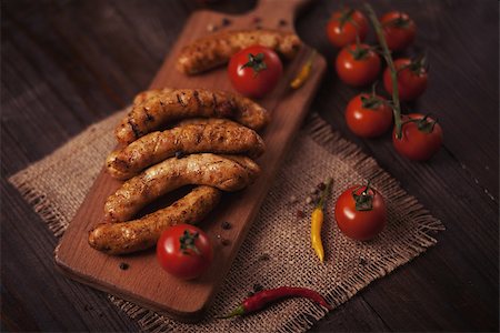 simsearch:622-06009921,k - Grilled sausage with fresh herbs on wodden table Foto de stock - Super Valor sin royalties y Suscripción, Código: 400-08111460