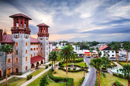 St. Augustine, Florida, USA townscape at Alcazar Courtyard. Foto de stock - Super Valor sin royalties y Suscripción, Código: 400-08111879