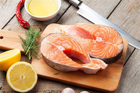 simsearch:400-08187570,k - Salmon, spices and condiments on wooden table Stockbilder - Microstock & Abonnement, Bildnummer: 400-08111963