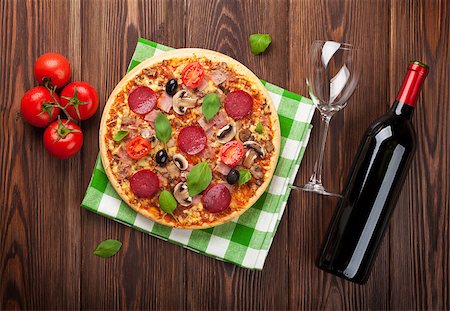 simsearch:400-07893141,k - Italian pizza with pepperoni and red wine on wooden table. Top view Photographie de stock - Aubaine LD & Abonnement, Code: 400-08111999