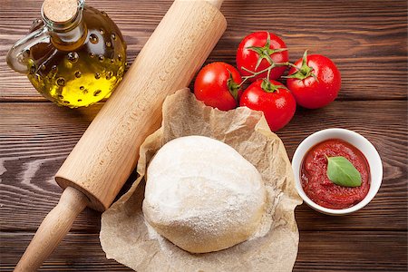 simsearch:400-05878972,k - Pizza cooking ingredients. Dough, tomatoes and pasta Stockbilder - Microstock & Abonnement, Bildnummer: 400-08111991