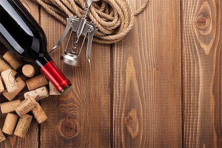 simsearch:400-07933837,k - Red wine bottle, heap of corks and corkscrew. View from above over rustic wooden table background with copy space Stockbilder - Microstock & Abonnement, Bildnummer: 400-08112088