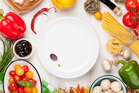 simsearch:695-05772884,k - Italian food cooking ingredients. Pasta, vegetables, spices. Top view with copy space Stockbilder - Microstock & Abonnement, Bildnummer: 400-08112461