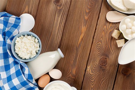 simsearch:400-07825089,k - Dairy products on wooden table. Sour cream, milk, cheese, eggs, yogurt and butter. Top view with copy space Fotografie stock - Microstock e Abbonamento, Codice: 400-08112487