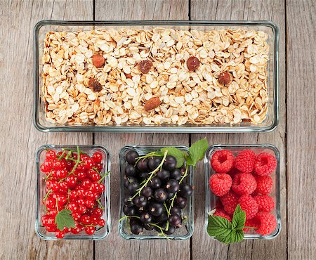 simsearch:400-08113690,k - Healthy breakfast with muesli and berries. View from above on wooden table Stock Photo - Budget Royalty-Free & Subscription, Code: 400-08112490