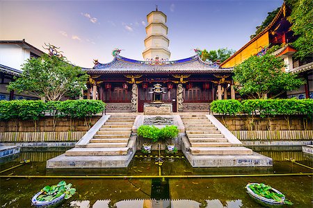 simsearch:400-07165260,k - Fuzhou, Fujian, China at the White Pagoda Temple on Yushan Hill. Foto de stock - Royalty-Free Super Valor e Assinatura, Número: 400-08112646