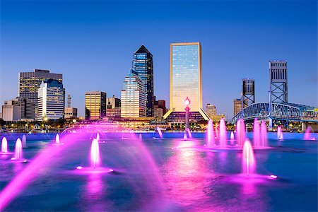 simsearch:400-08508412,k - Jacksonville, Florida, USA city skyline at the fountain. Fotografie stock - Microstock e Abbonamento, Codice: 400-08112648