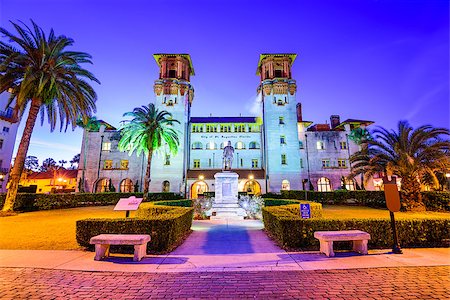 St. Augustine, Florida, USA at  City Hall and Alcazar Plaza. Foto de stock - Super Valor sin royalties y Suscripción, Código: 400-08112640