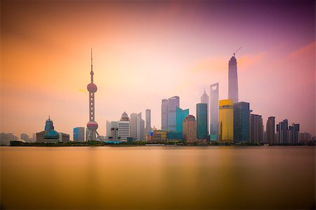 Shanghai, China cityscape viewed across the Huangpu River at dawn. Foto de stock - Super Valor sin royalties y Suscripción, Código: 400-08112643