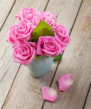 simsearch:400-08110734,k - Fresh spring garden pink roses bouquet on wooden table Stock Photo - Budget Royalty-Free & Subscription, Code: 400-08112942