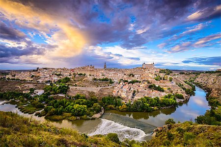 simsearch:400-08861618,k - Toledo, Spain town skyline on the Tagus River. Stock Photo - Budget Royalty-Free & Subscription, Code: 400-08112999