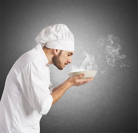simsearch:400-08254392,k - Man chef smelling the aroma of his dish Foto de stock - Super Valor sin royalties y Suscripción, Código: 400-08113041