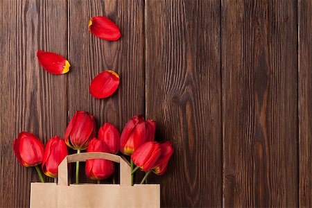 simsearch:400-08036453,k - Red tulips bouquet in paper bag over wooden table background with copy space Stock Photo - Budget Royalty-Free & Subscription, Code: 400-08113728