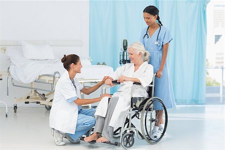 simsearch:6109-06195982,k - doctors and patient in wheelchair at the hospital Fotografie stock - Microstock e Abbonamento, Codice: 400-08136188
