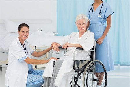 simsearch:6109-06195982,k - doctors and patient in wheelchair at the hospital Fotografie stock - Microstock e Abbonamento, Codice: 400-08136189