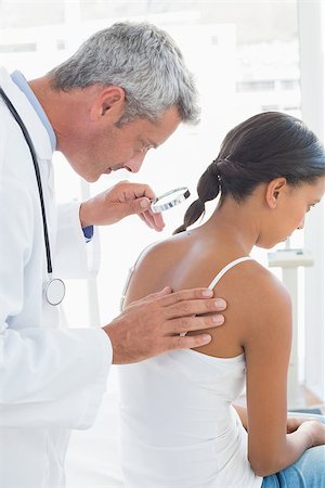 simsearch:400-06734647,k - Side view of a doctor visiting patient in hospital Stock Photo - Budget Royalty-Free & Subscription, Code: 400-08136217