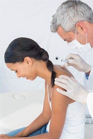 simsearch:400-06734647,k - Side view of a doctor visiting patient in hospital Stock Photo - Budget Royalty-Free & Subscription, Code: 400-08136218