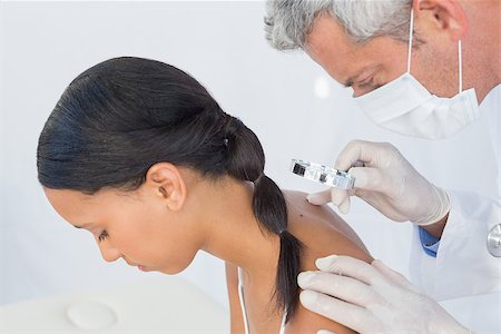 simsearch:400-06734647,k - Side view of a doctor visiting patient in hospital Stock Photo - Budget Royalty-Free & Subscription, Code: 400-08136219