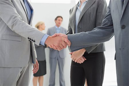 simsearch:400-08136433,k - Business people shaking hands in the meeting room Foto de stock - Super Valor sin royalties y Suscripción, Código: 400-08136431