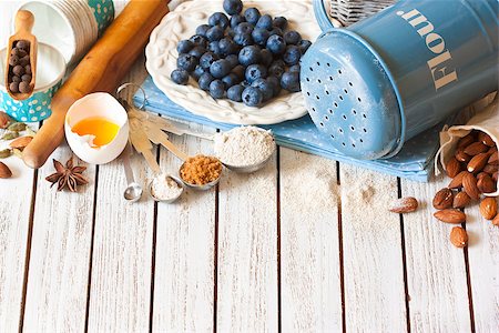 photos of blueberries for kitchen - Blueberry pie preparation. Fresh food ingredients for baking. Foto de stock - Super Valor sin royalties y Suscripción, Código: 400-08138369