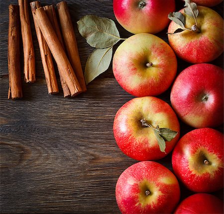 simsearch:400-09080023,k - Fresh ripe red apples and cinnamon sticks on wooden background. Stock Photo - Budget Royalty-Free & Subscription, Code: 400-08138713